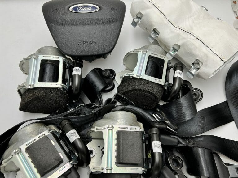 Przednie pasy bezpieczeństwa poduszka kierowcy i pasażera Ford Puma NAPRAWA