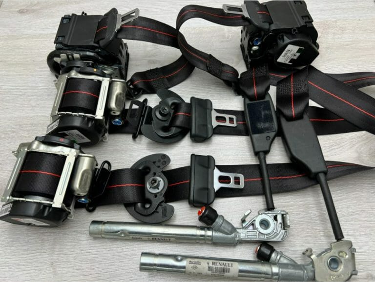 Komplet pasów bezpieczeństwa i dopinaczy Renault Megane RS NAPRAWA