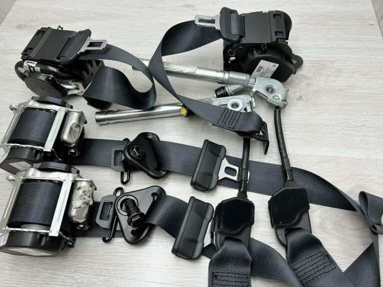 Komplet pasów bezpieczeństwa z dopinaczami Renault Megane IV FL 2021 NAPRAWA