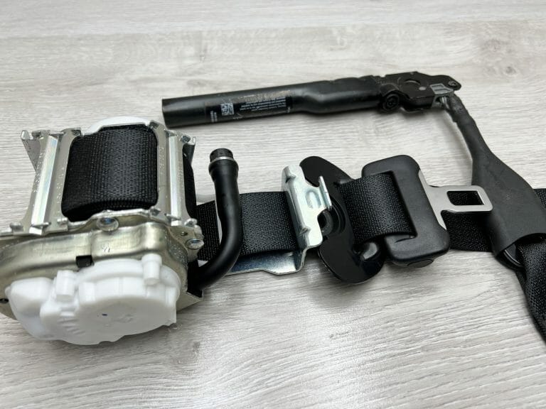 Przedni pas bezpieczeństwa z dopinaczem Ford Explorer NAPRAWA