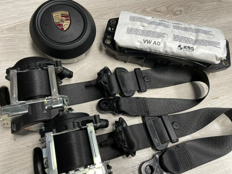 Pasy bezpieczeństwa oraz poduszka kierowcy i pasażera Porsche 992 EU NAPRAWA