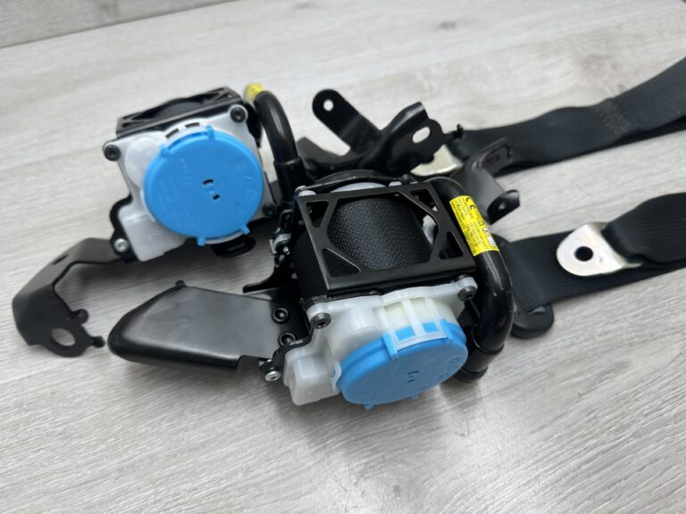 Tylne pasy bezpieczeństwa Toyota Corolla Cross 2022+ NAPRAWA