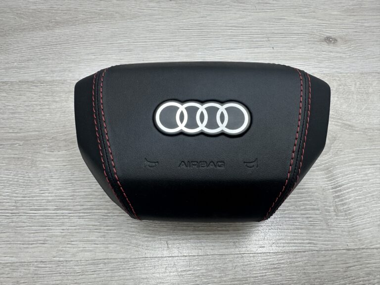 Skórzana Poduszka kierowcy z czerwonym szwem Audi Q4 E-Tron