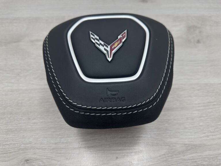 Skórzana poduszka kierowcy z białymi szwami Chevrolet Corvette C8 NAPRAWA