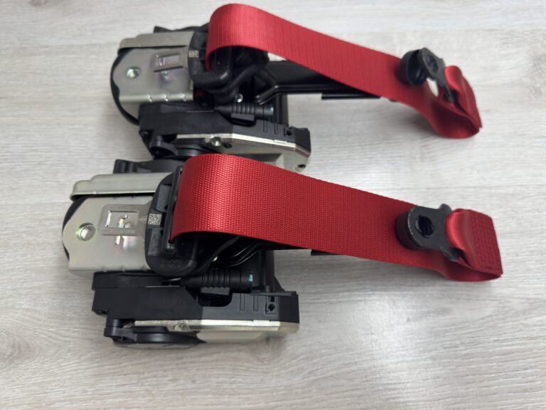 Pasy bezpieczeństwa z czerwonymi taśmami Porsche 911 992 NAPRAWA