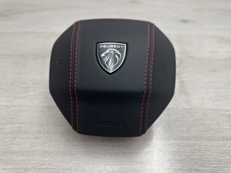 Skórzana poduszka kierowcy z czerwonymi szwami Peugeot 208 FL nowy znaczek