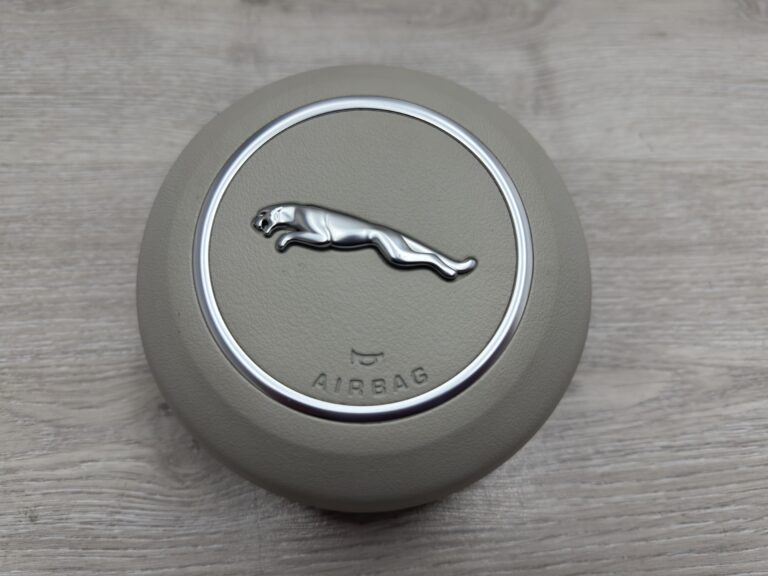 Beżowa poduszka kierowcy Jaguar F-Pace 2021