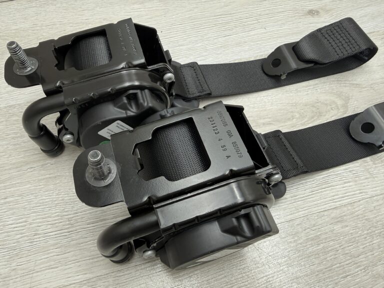 Tylne pasy bezpieczeństwa Tesla 3 2023- NAPRAWA