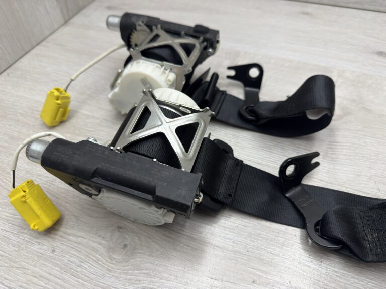 Tylne pasy bezpieczeństwa Volkswagen VW Golf 6+